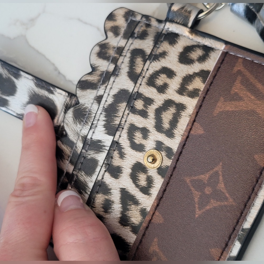 Leopard Print Card & Money Holder - Picture 2 of 4